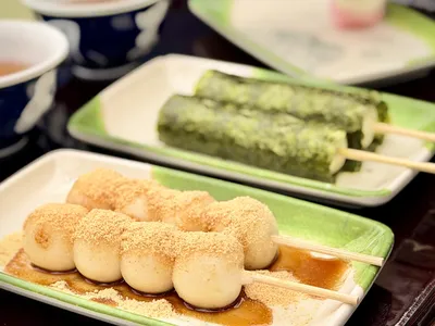 The Japanese love their street food markets, but don't like eating in the street 🤔