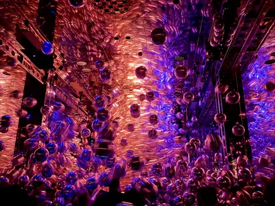 In teamLab Biovortex in Kyoto, one of the rooms you walk into is filled with metallic balloons; fans then turn on which transform them into a ceiling-high vortex.